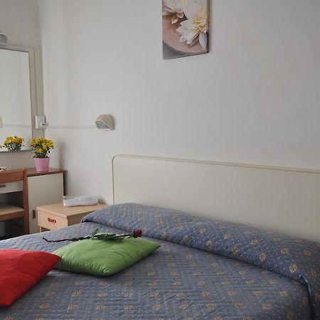 Hotel Roxy Floridiana リミニ エクステリア 写真
