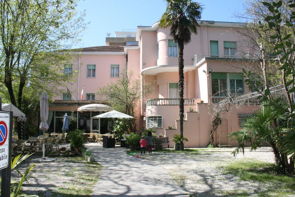 Hotel Roxy Floridiana リミニ エクステリア 写真