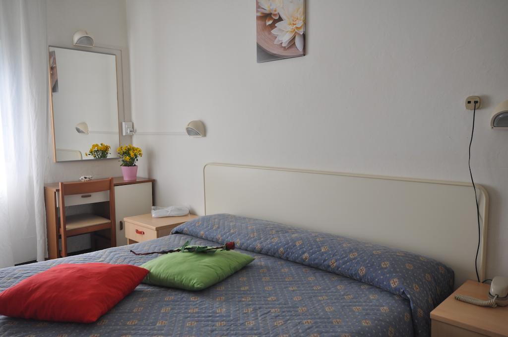 Hotel Roxy Floridiana リミニ エクステリア 写真